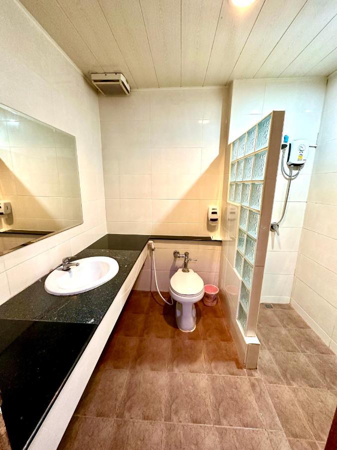 Bansuan Resort Nakhon Sawan Exteriör bild