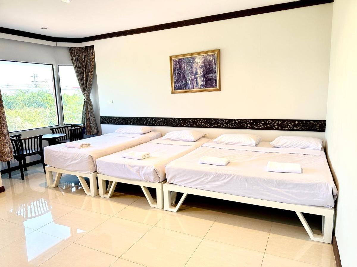 Bansuan Resort Nakhon Sawan Exteriör bild