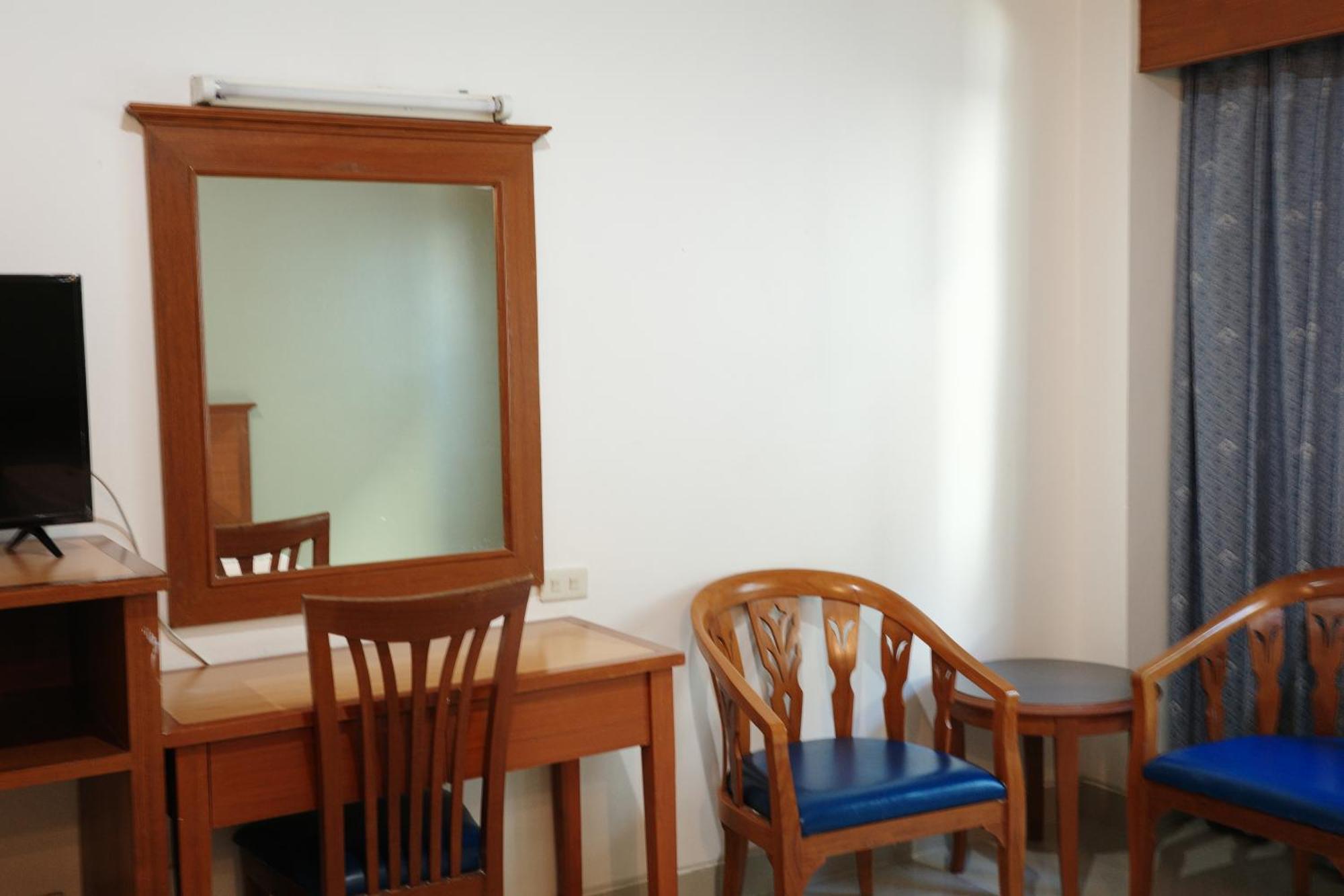 Bansuan Resort Nakhon Sawan Exteriör bild