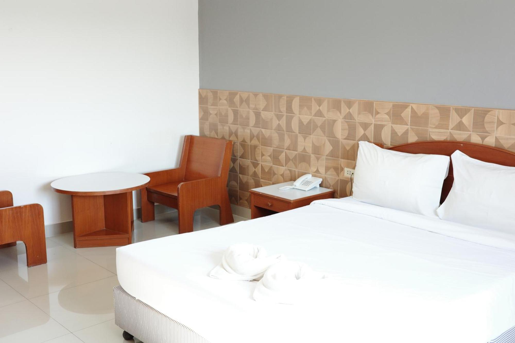 Bansuan Resort Nakhon Sawan Exteriör bild