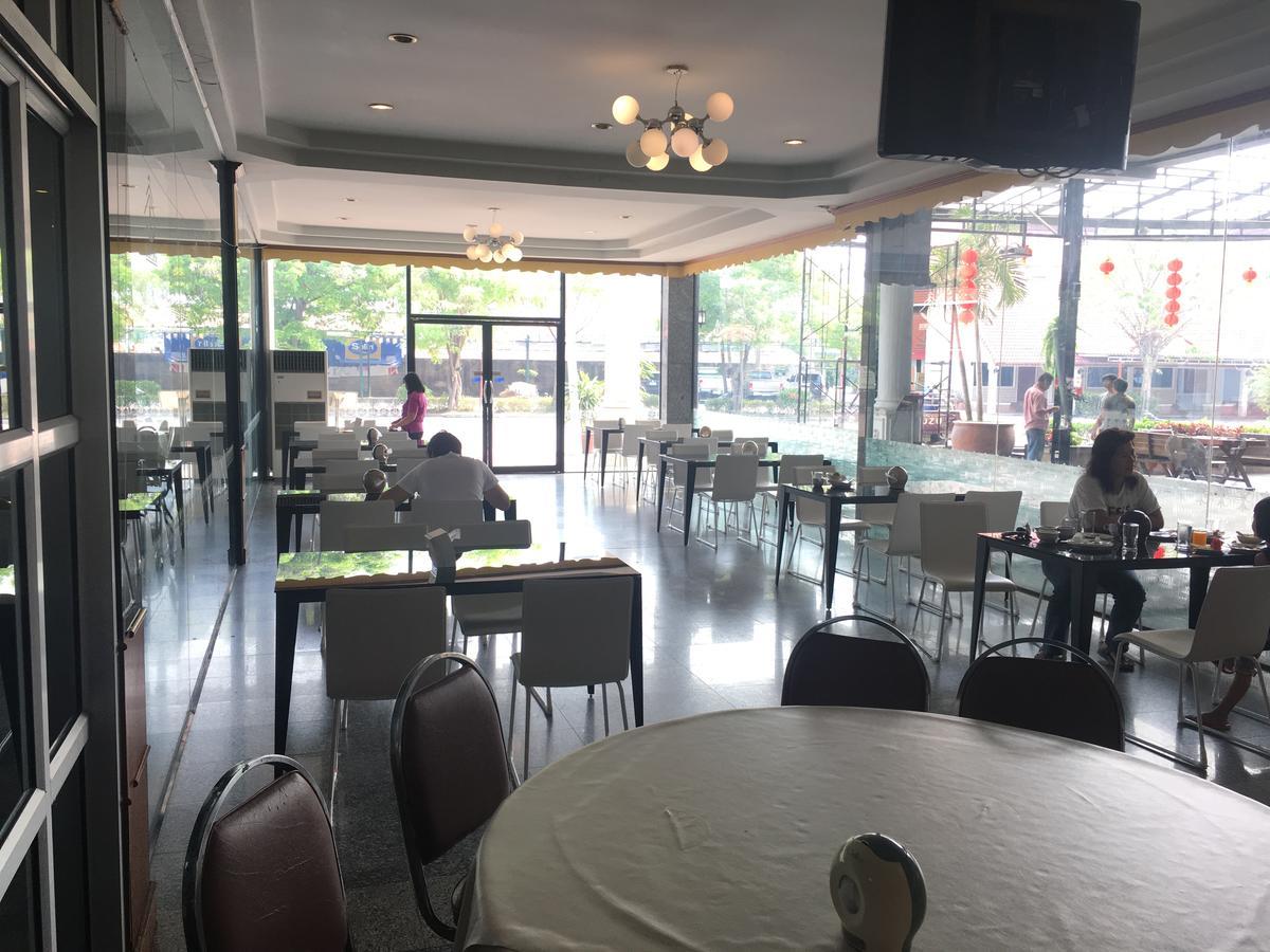 Bansuan Resort Nakhon Sawan Exteriör bild