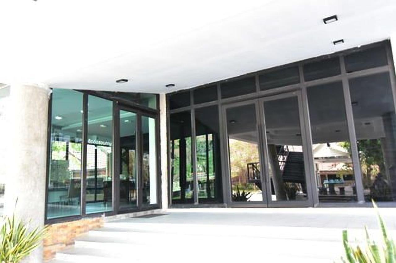 Bansuan Resort Nakhon Sawan Exteriör bild