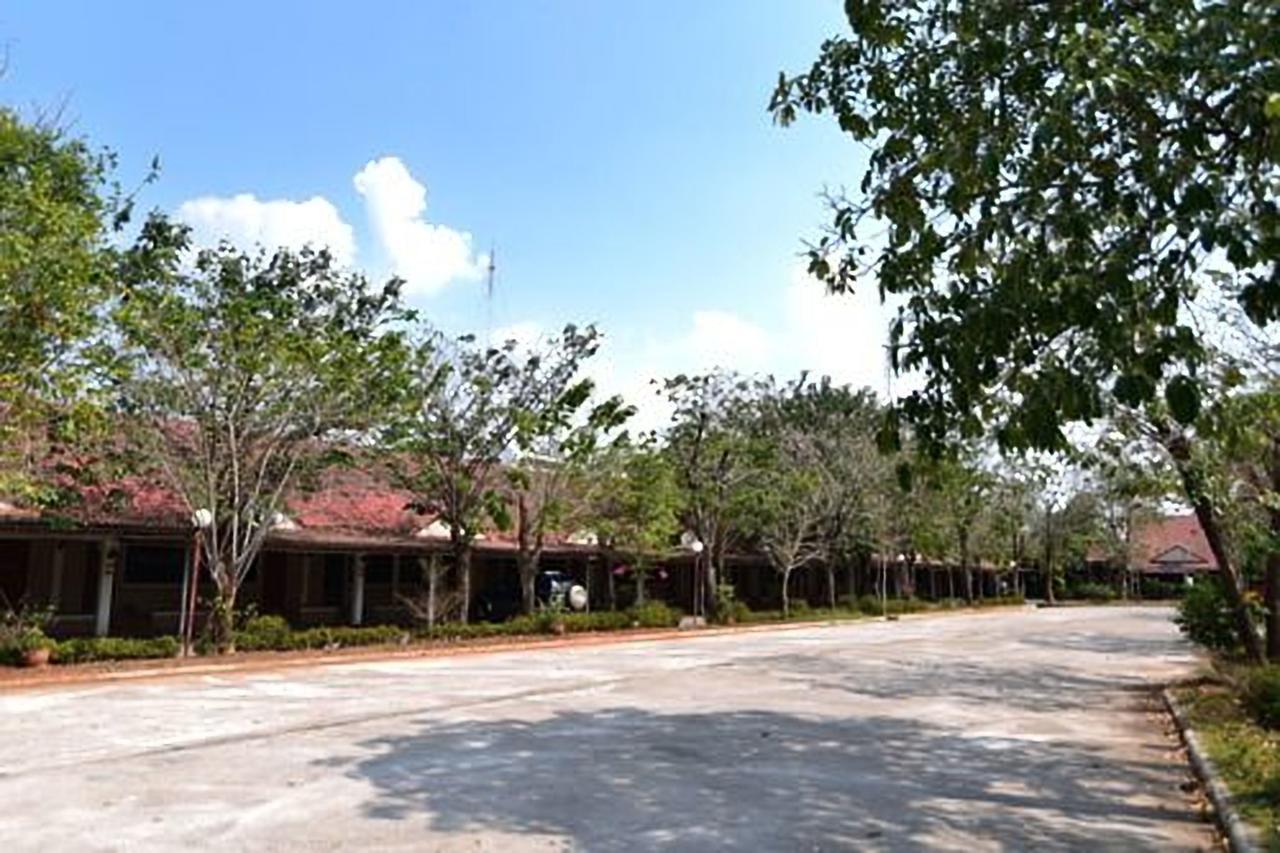 Bansuan Resort Nakhon Sawan Exteriör bild